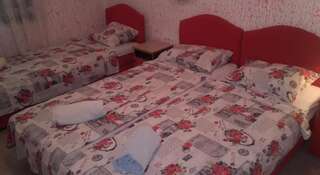 Гостевой дом Guest House Dragomir Сутоморе Четырехместный номер с собственной ванной комнатой-2